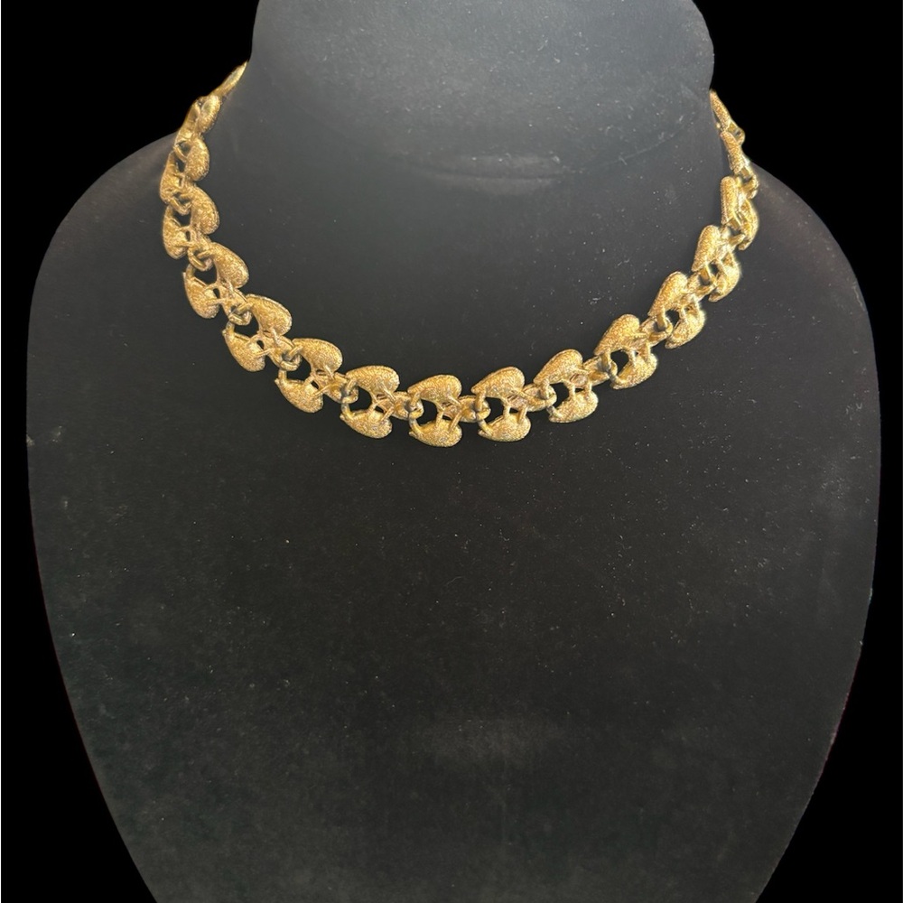 Vintage “Coro” Elegant Gold-Tone Textured Chain Necklace